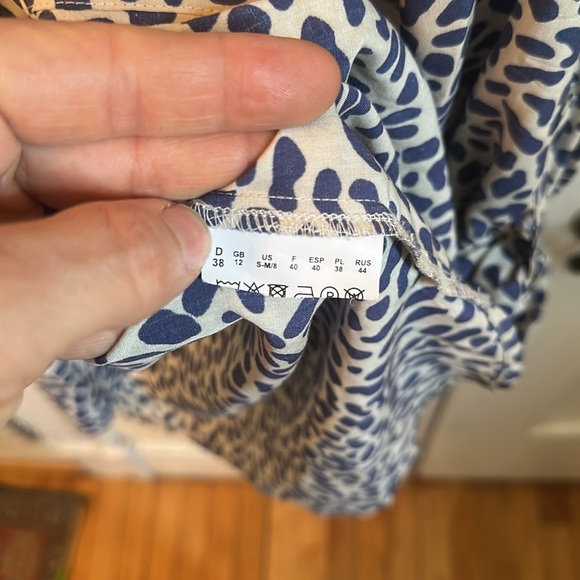 Olsen Light Sand Blouse – Blue Leopard Print – S/M - Picture 3 of 4